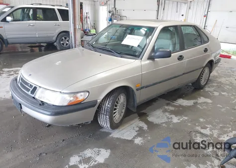 1995 Saab 900 Se z USA, uszkodzony, nr VIN YS3DF55V4S2027025